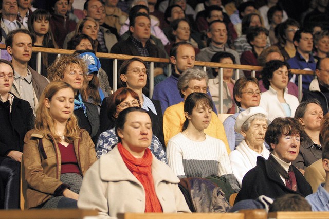 Meditacije za mir v sredo v Hali Tivoli
