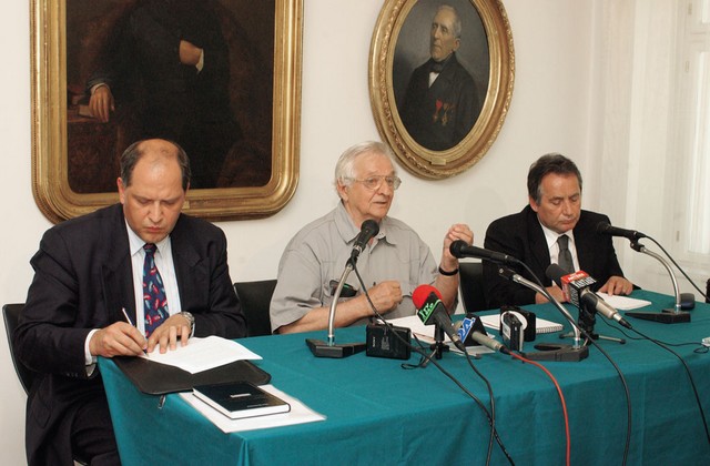 Proti Ustavnemu sodišču: Andrej Šter, Viktor Blažič in Slavko Debelak na tiskovni konferenci 6. maja