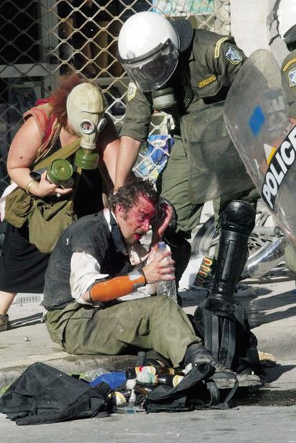 Molotovke so bile v črnem