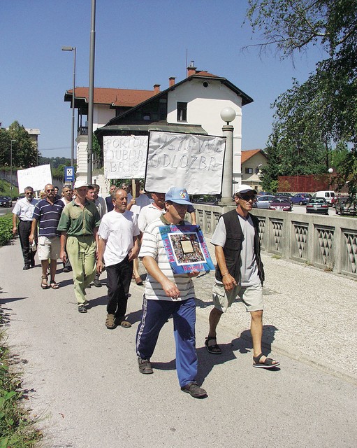 Zaključek pohoda izbrisanih Od obale do Ljubljane na Kodeljevem