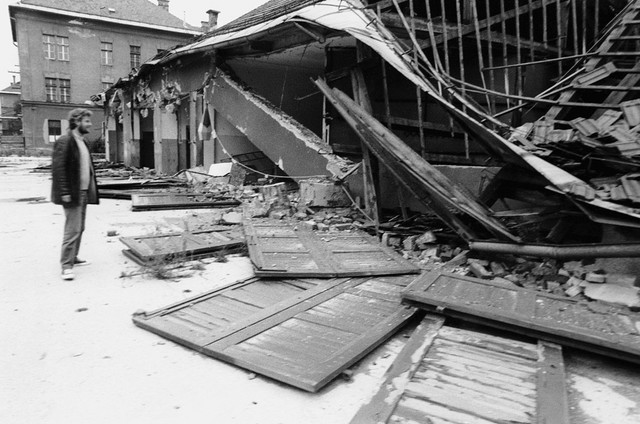Delo mestne oblasti: Garaže, 10. septembra 1993 zjutraj