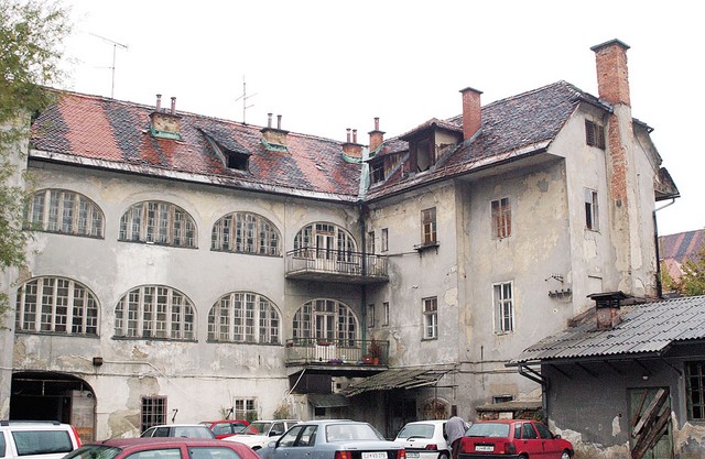Prej: Stanovanje v drugem nadstropju Šumijeve hiše na Slovenski 16