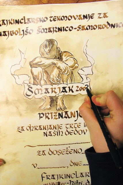 Če se podeljujejo priznanja že za to, da nekdo petdesetkrat prdne v eni minuti (Klub upokojencev v ...), se pa brez vsake slabe vesti lahko napiše tudi diploma za najboljši slovenski šmarjak.