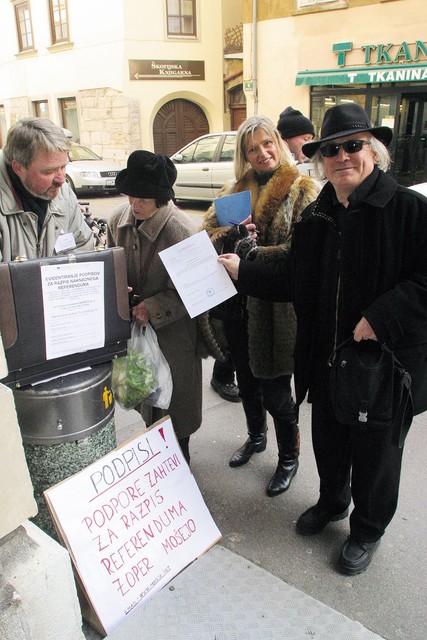 Zbiranje podpisov proti 'mošeji' v Ljubljani