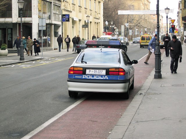 Policijska ovira za kolesarje