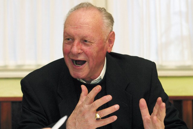 Franc Perko, nadškof. O DŽAMIJI: 'Po mojem ne more temu nasprotovati prav noben kolikor toliko razumen človek!' O IZBRISANIH: 'Vsekakor ne moremo ugoditi tistim, ki so svoje pravice v ustreznem času odklonili, ker pač niso resno računali s Slovenijo. V Beogradu sem večkrat slišal stališče: Idite, Slovenci, idite, za godinu dana ćete nas na kolenima moliti da vas opet primimo!' O ISTOSPOLNIH PARTNERSKIH ZVEZAH: 'Veliki primer Sodome in Gomore pa jasno kaže, da v primeru, ko tako početje podpira celotna družba, celotna družba kliče nase kazen.'