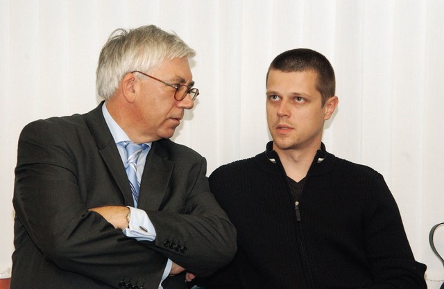Aleks Štakul, direktor in Rajko Gerič, šef novinarskega sindikata TVS. Gerič: 'Popravek je bil objavljen tudi zaradi mojega posredovanja.'