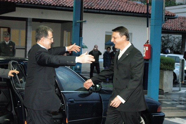 Romano Prodi in Tone Rop na mejnem prehodu Rožna dolina v Novi Gorici