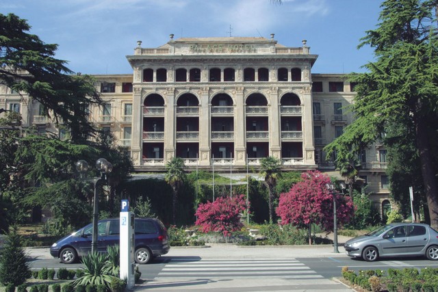 Idejni načrt obnove starega Hotela Palace pripravljajo v Arhitekturnem biroju Sadar in Vuga.
