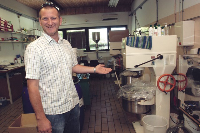 Obrat, kjer družina Sušnik meša konopljine kremice