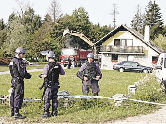 Rušitev črne gradnje je bila podobna manjši vojni