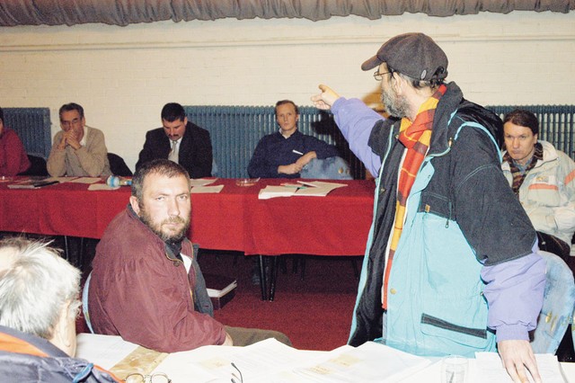 Diametralno: Matevž Krivic (na levi) in Aleksandar Todorović (na desni)