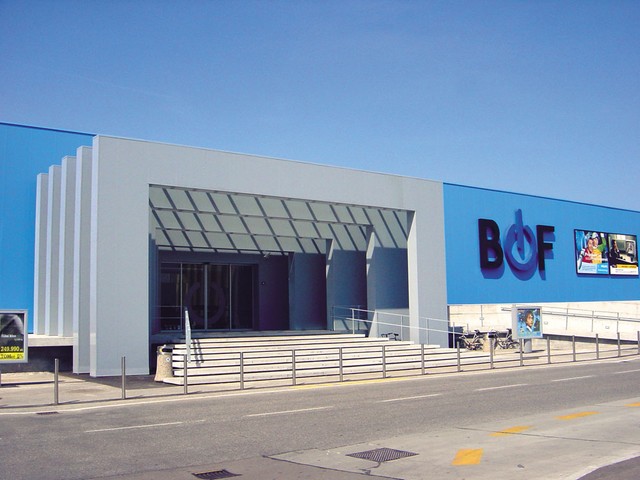 BOF izstopa z ogromnim portalom.