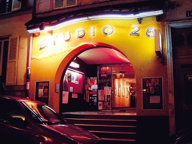 Studio 28 deluje v mali ulici Tholoze na Montmartru.