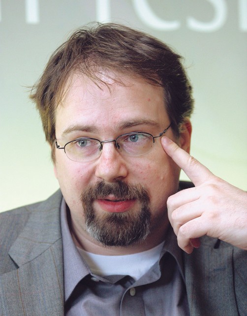 Ducat strategov - člani vladnega strateškega sveta za gospodarstvo - Dr. Mićo Mrkaić, predsednik sveta, docent na fakulteti za organizacijske vede