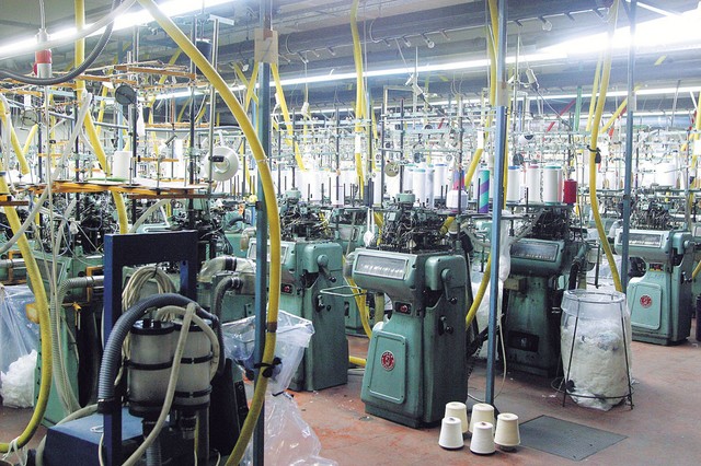 Tekstilna tovarna v Preboldu je bila ustanovljena leta 1842 in je preživela 162 let. Zdaj obratujejo le še redki oddelki.
