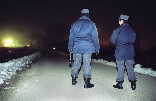 Na južni meji: Leta 1990 in 1991, ob konfliktu s tedanjo federacijo, je šlo med drugim tudi za vprašanje režima na meji. In eden od argumentov Slovenije je bil, da mora biti režim na meji 'evropski', torej tak, ko mejo varuje zgolj policija.
