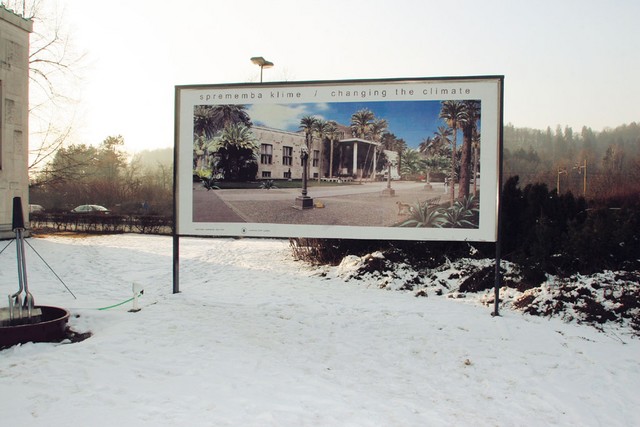 Kaj se bo zgodilo z Ljubljano, če bo šlo tako naprej - jumbo plakat v sklopu razstave Sedem grehov v Moderni galeriji.