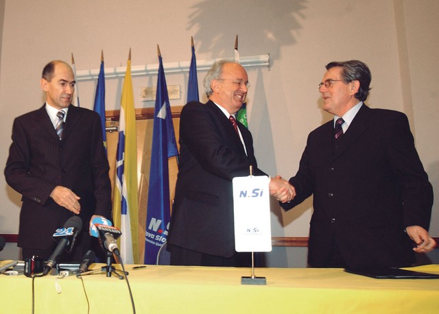 Janez Janša, Andrej Bajuk in Anton Rous ob podpisu koalicijske pogodbe 23. novembra 2004