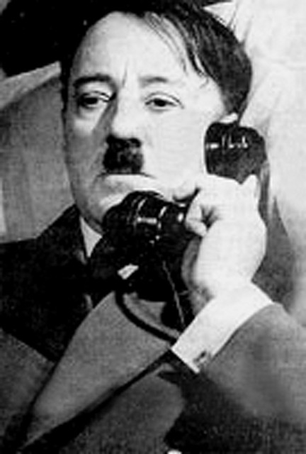 Alec Guiness v filmu Hitler - zadnjih deset dni