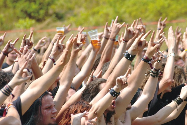 Kazalec in mezinec sta najljubša metalska prsta