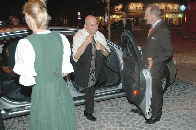 Janez Pipan prihaja na sprejem po premieri