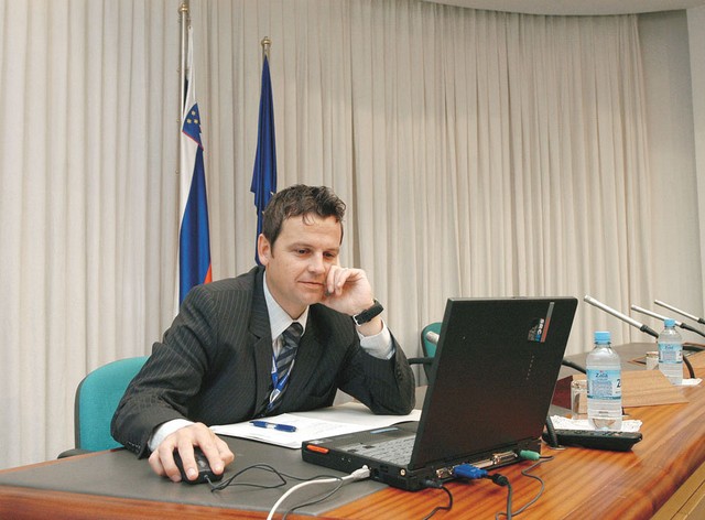 Jernej Pavlin: z mesta tiskovnega predstavnika vlade na mesto višjega svetovalca v vladni službi za stike z javnostmi