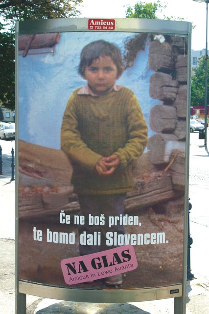 Plakat za natečaj Proglas na temo Romi, ki je razburil leta 2005, avtorji Loewe Avanta