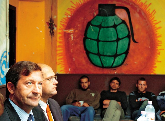 Minister Karel Erjavec pri organizaciji civilne pacifistične iniciative