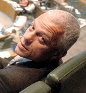 Drago Kos pravi, da bi predsednik vlade, če ne bi bil zaslepljen z maščevanjem, z lahkoto ugotovil, da obstoj takega organa zahtevajo mednarodne konvencije in da ga pozna kar nekaj držav.