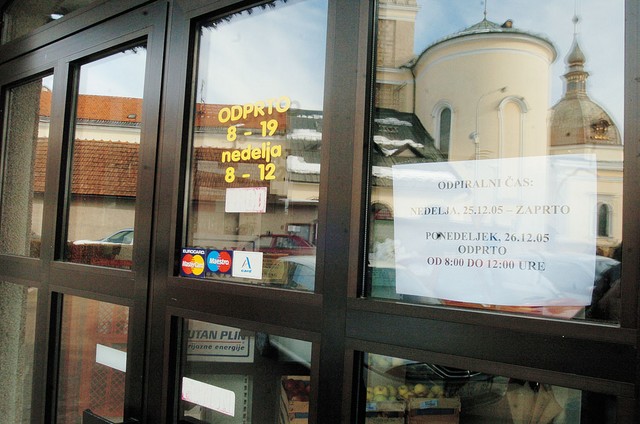 Zaprto zaradi božiča: minimarket z nujnimi življenskimi potrebščinami