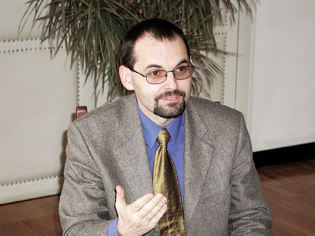 Doktor obramboslovja Igor Kotnik Dvojmoč, z obrambnega ministrstva premeščen na ministrstvo za zdravje