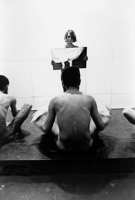 Teater Performance v galeriji Škuc leta 1980 (stoji Marina Gržinić, sedi Dušan Mandič)