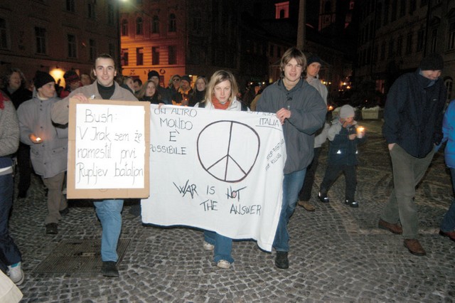 Mirovne demonstracije ob napadu na Irak leta 2003 v Ljubljani