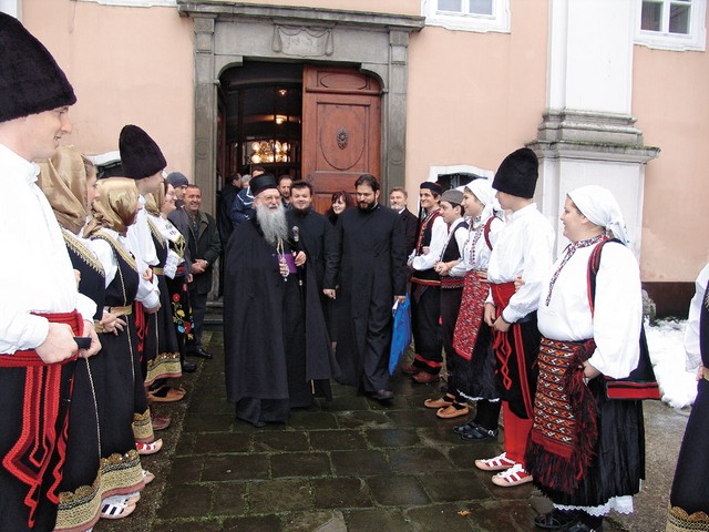 Srbska mladina v Mariboru sprejema svojega metropolita Jovana