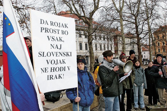 Protest Aktivne Slovenije na Kongresnem trgu v Ljubljani ob začetku zasedanja državnega zbora
