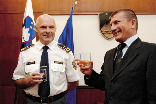 Generalni direktor policije Jože Romšek in minister za notranje zadeve Dragutin Mate