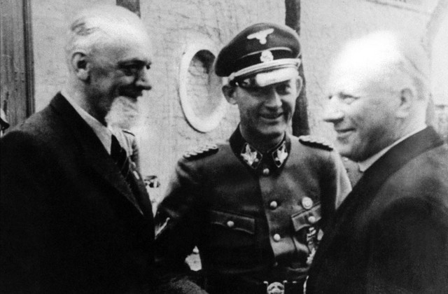 Škof Rožman na domobranski prisegi leta 1944: P. Edgar naj bi bil tudi opozoril škofa na duhovnike, ki so oboroženi. Mnogi so bili sami mučitelji in morilci ... Vsega tega škof Rožman ni slišal... Njegov tajnik Lenček sam je bil oborožen. In nekateri duhovniki so celo blagoslavljali orožje pred bojem s partizani.