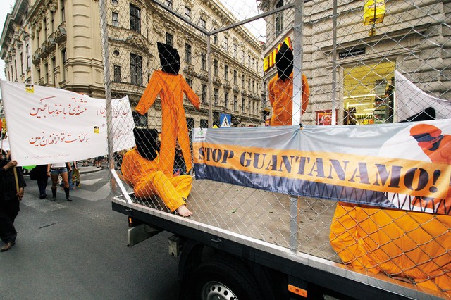 Dunaj: protestna ulična verzija Guantanama
