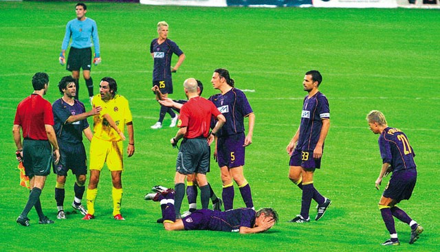 Robert Pires prepričuje sodnike, da nad Martinom Pregljem ni bilo prekrška