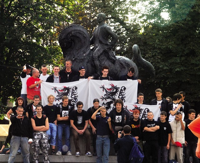 Zbor odraščajoče patriotske mladine, ki je prek Kulturnega društva Črni panter organizirana v projekt Tukaj je Slovenija (sobota, 30. september, pri Maistrovem spomeniku v Ljubljani)
