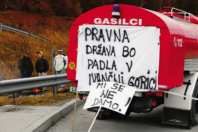 Gasilska barikada pri Stranski vasi