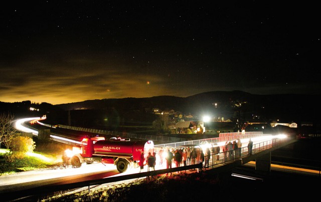 Nočna straža na nadvozu čez avtocesto pri Stranski vasi