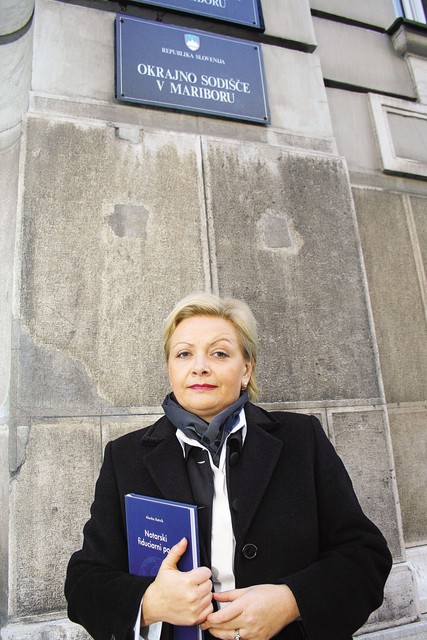 Alenka Ratnik: neuklonljiva kandidatka za notarko, ki je vmes celo pristala na zavodu za zaposlovanje