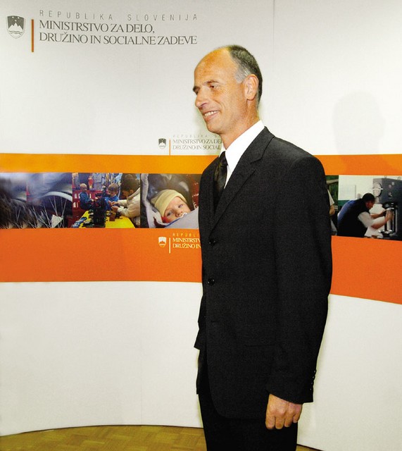 Minister za delo, družino in socialne zadeve Janez Drobnič