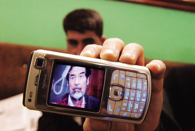 Posnetek usmrtitve Sadama Huseina na iraških mobitelih