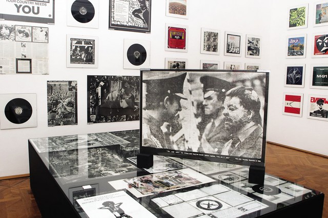 Anarhopankerski Crass Records in ovitki plakati