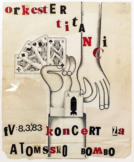 Med plakati, ki spremljajo razstavo ovitkov, je tudi tisti za koncert Orkestra Titanik (1983).