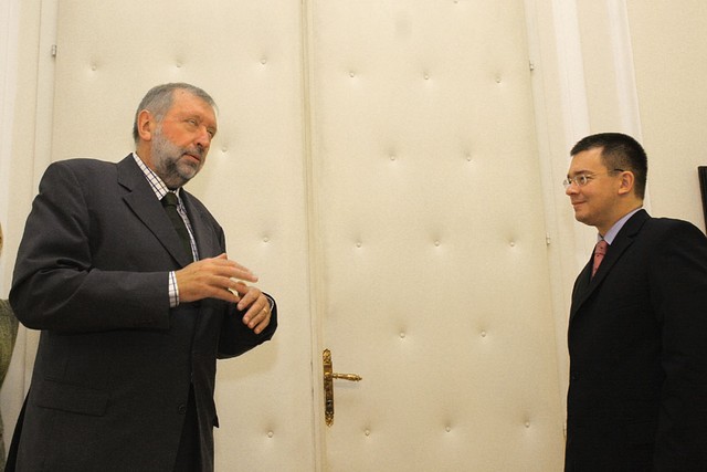 Naš minister svojemu gostu oblatil novinarja Večera: Mihai-Razvan Ungureanu, romunski zunanji minister na obisku pri Dimitriju Ruplu, 28. septembra 2005