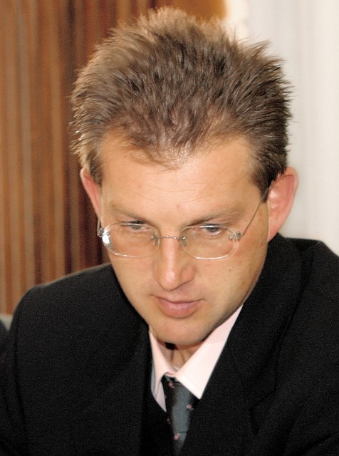 Dr. Miro Cerar s Pravne fakultete v Ljubljani, med drugim dolgoletni svetovalec parlamentarne zakonodajno-pravne službe: 'zakon je nedvoumen in tovrstno financiranje prepoveduje.'